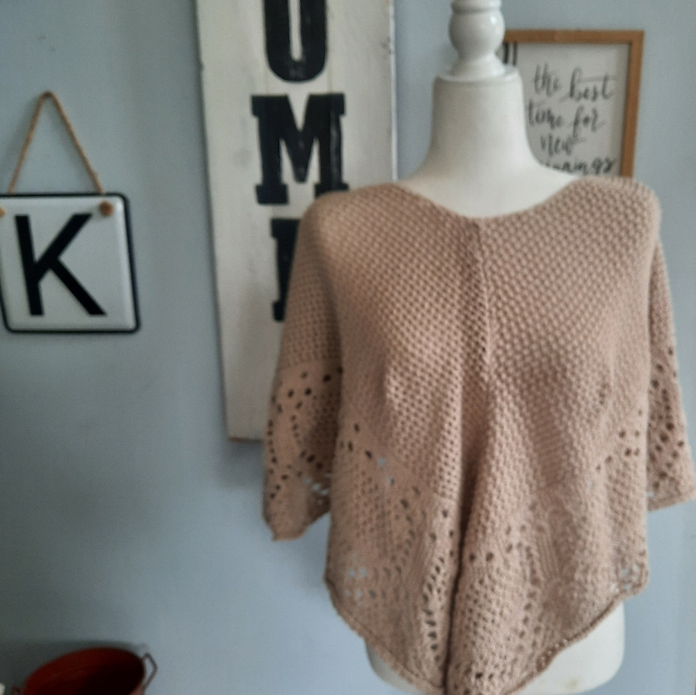 Elle Poncho L